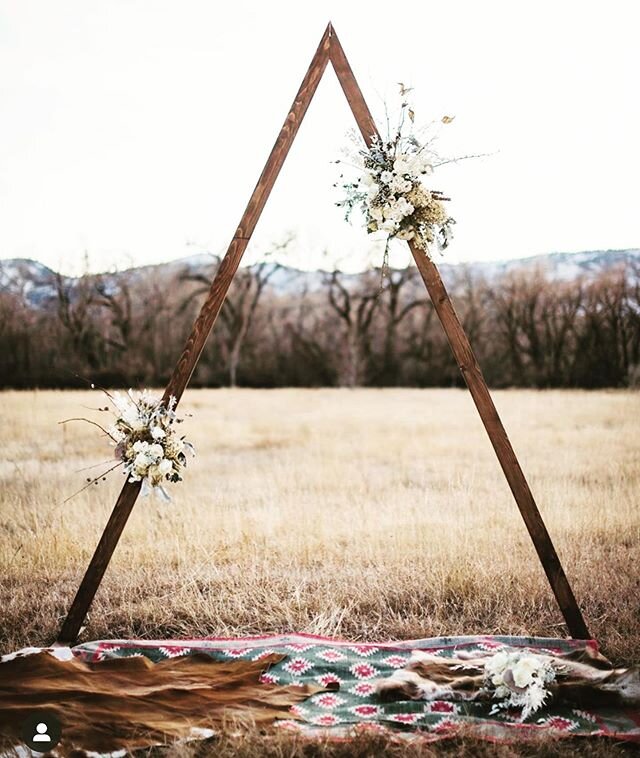 Such a beautiful photo from @oneoakphotography featuring a Fairlight vintage Kilim rug. We love seeing how you style #yourfairlight #buyused #shopsmall #shopsustainable #lowwaste #nowaste #zerowastehome #shopfairlight