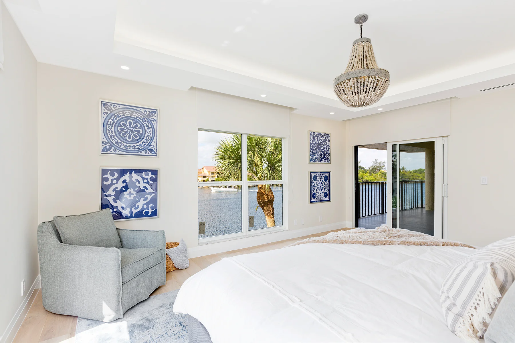 30_Masterbedroom_View2.jpg