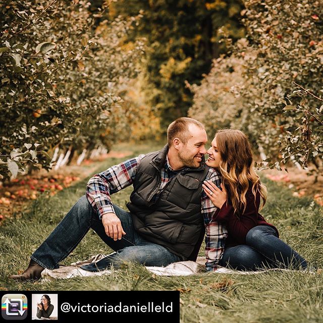 Love seeing photos of our 2019 couples pop up in our newsfeed! Andrea and Nick will be celebrating a September wedding at Sawyer Farms. We&rsquo;re already counting down the days! 😍
.
📸: @victoriadanielleld