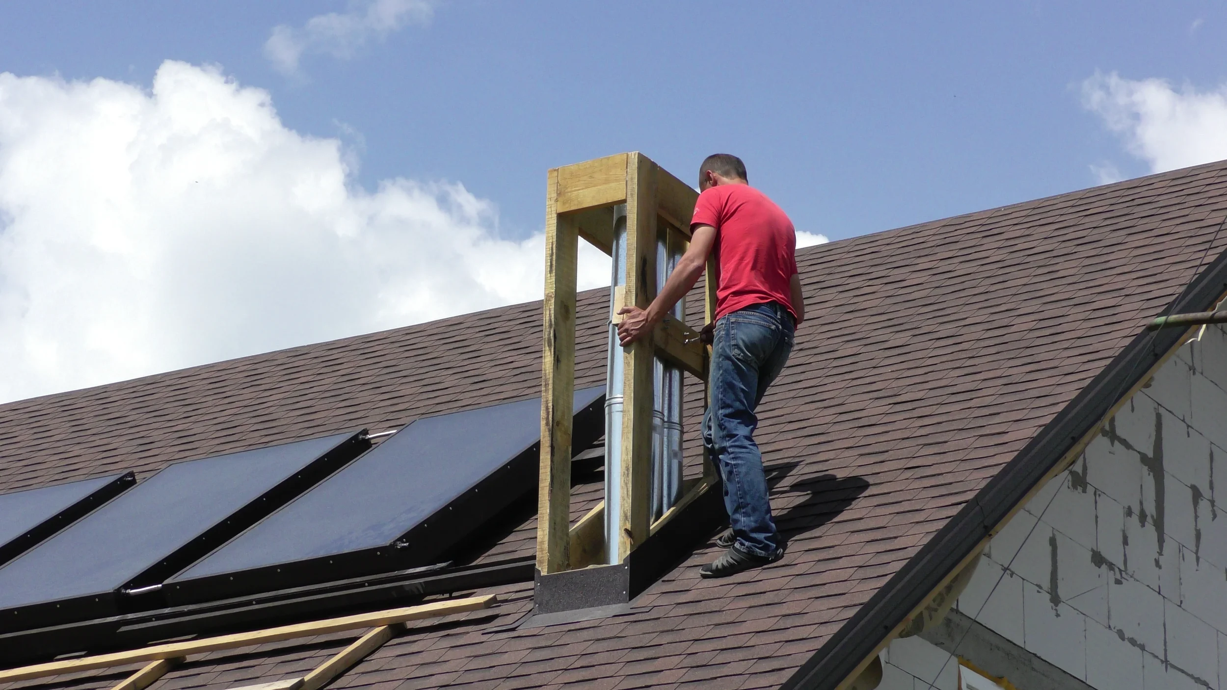 Why You Should Never Install Solar Panels on an Old Roof