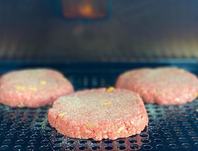 Tonight&rsquo;s Din Din is smoked bacon cheddar burgers on the @rectecgrills RT-700.  Generously seasoned with our SPG Seasoning. Starting low to give them some smoke, then we will crank it up. Also, I think I found a hidden Mickey. #wheelyq #barbecu