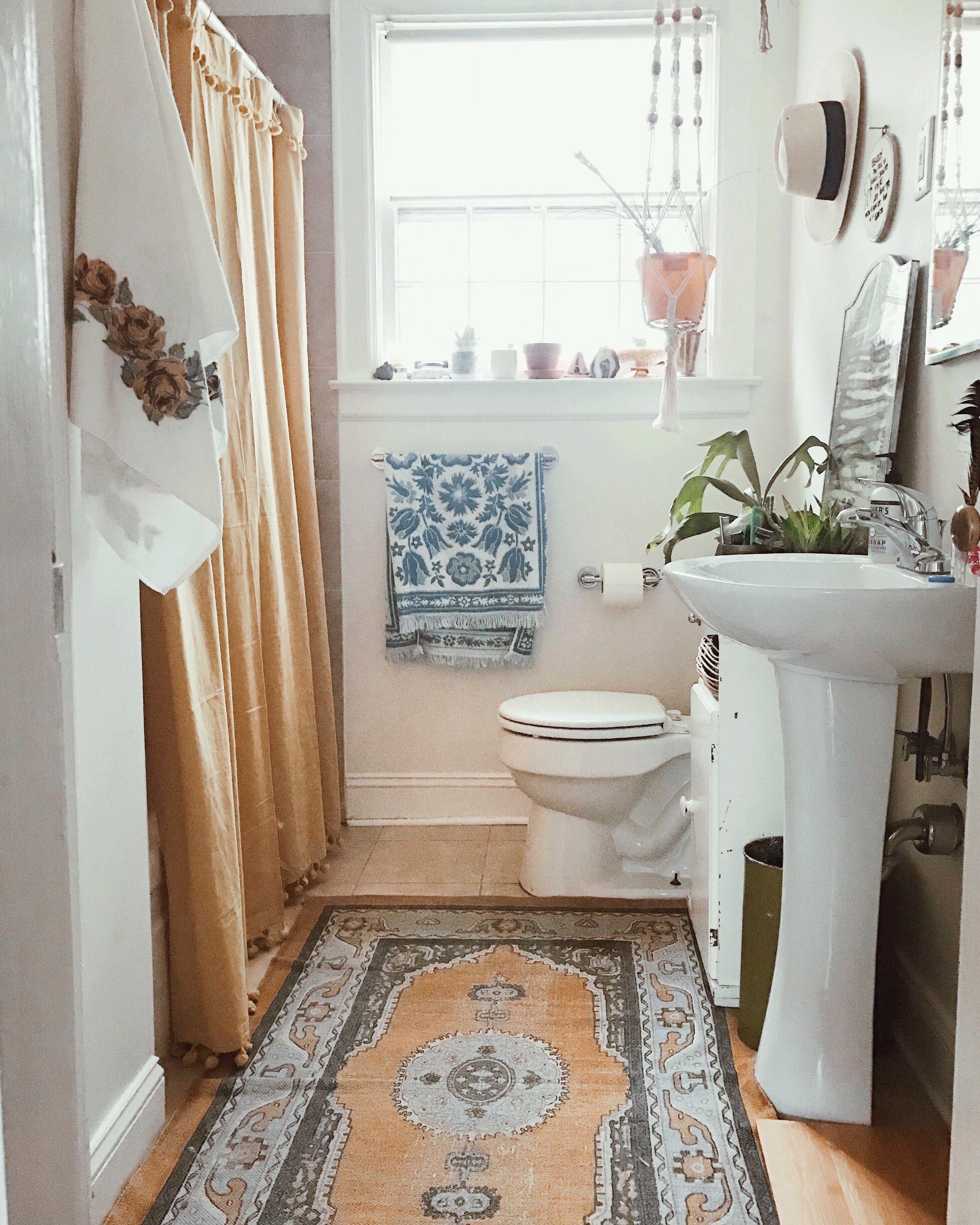 Leah's dreamy bathroom.