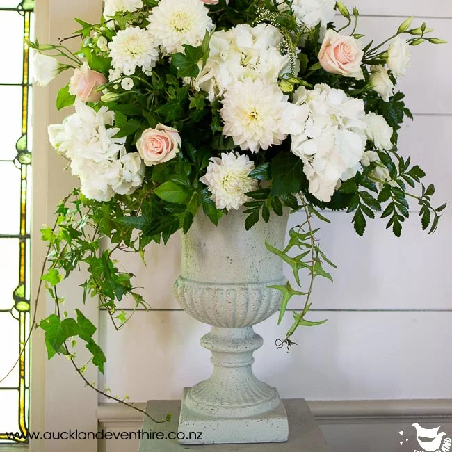stone-look-urn-flowers-wedding-hire-auckland-vase