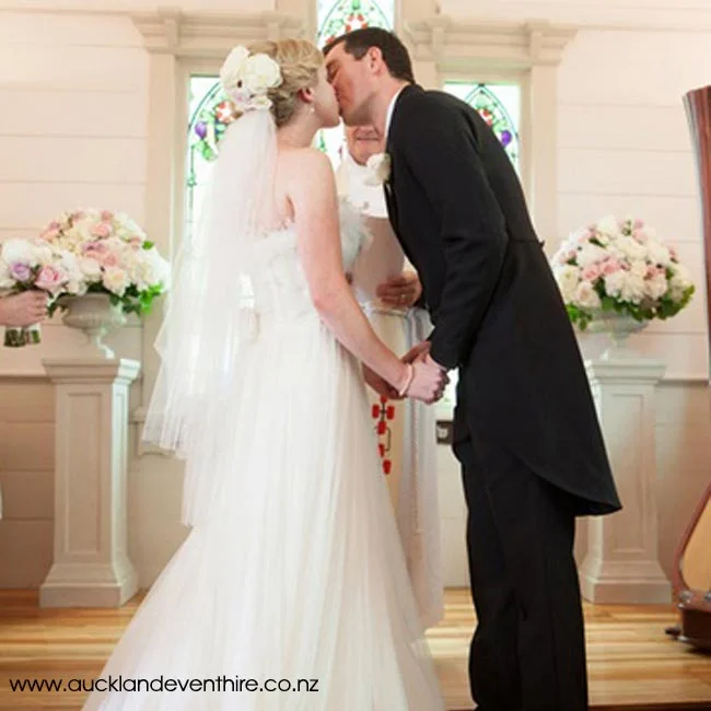 short-stone-look-urn-vases-wedding-event-hire-auckland-ceremony