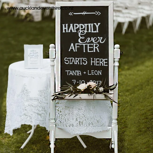 vintage-white-doublesided-chalkboard-auckland-event-hire-party-wedding-rent