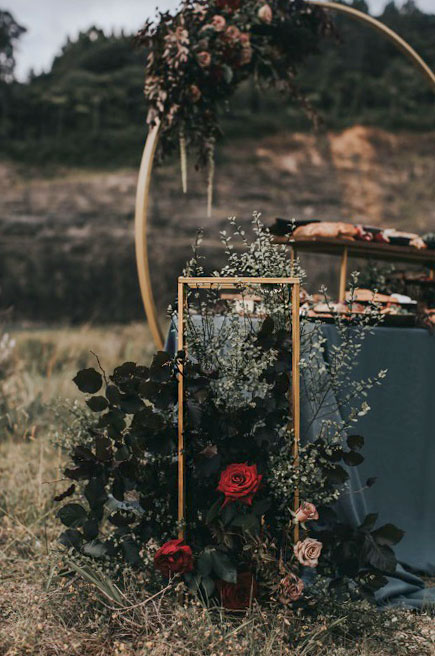 gold-frame-hire-rent-auckland-wedding.jpg