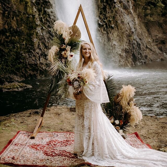 The dress, the arch, the flowers, the waterfall...it doesn't get too much more kiwiana beautiful. ⠀
⠀
Styling: @withlovestylingnz⠀
Florist: @alittlebit.floral⠀
Photographer: @memoriesbyalena⠀
Groom's outfit: @barkersclothing ⠀
Bride's dress: @smantha