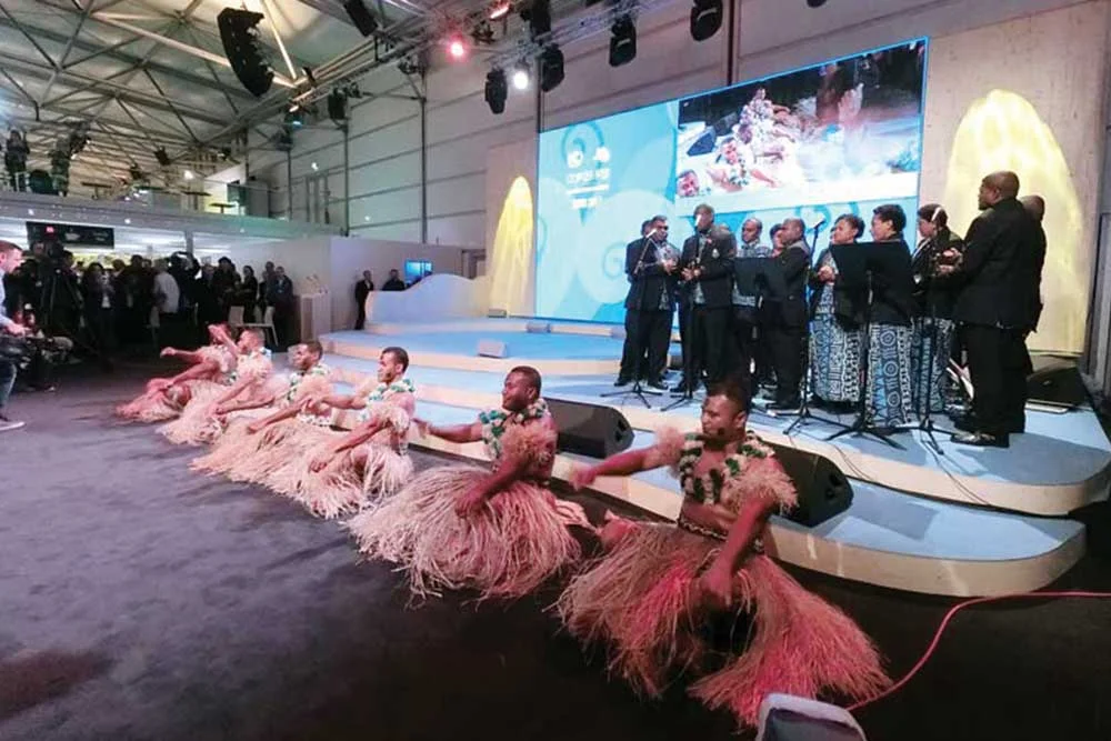 2.DOMI綠然-Blog_我的COP23初體驗_斐濟傳統舞蹈.jpg
