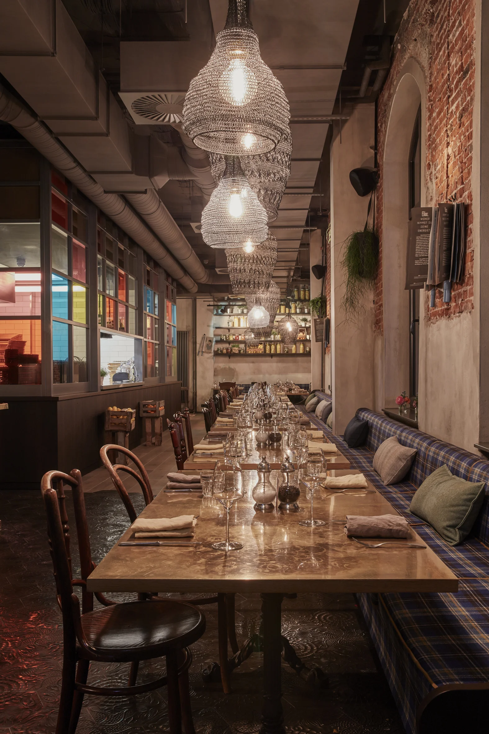 dreimeta_25h_AH_nenirestaurant_01h.jpg