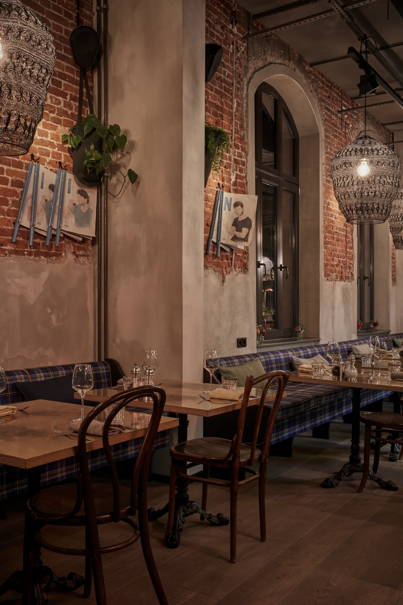 dreimeta_25h_AH_nenirestaurant_06h.jpg