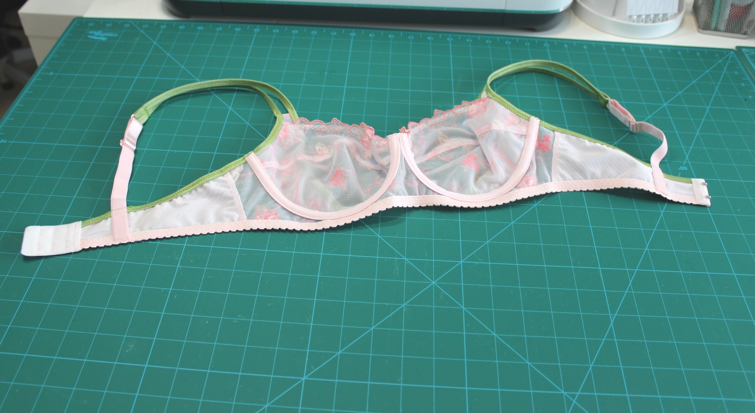 Mini Review ~ Black Beauty Bra by Emerald Erin – Nellie Joans