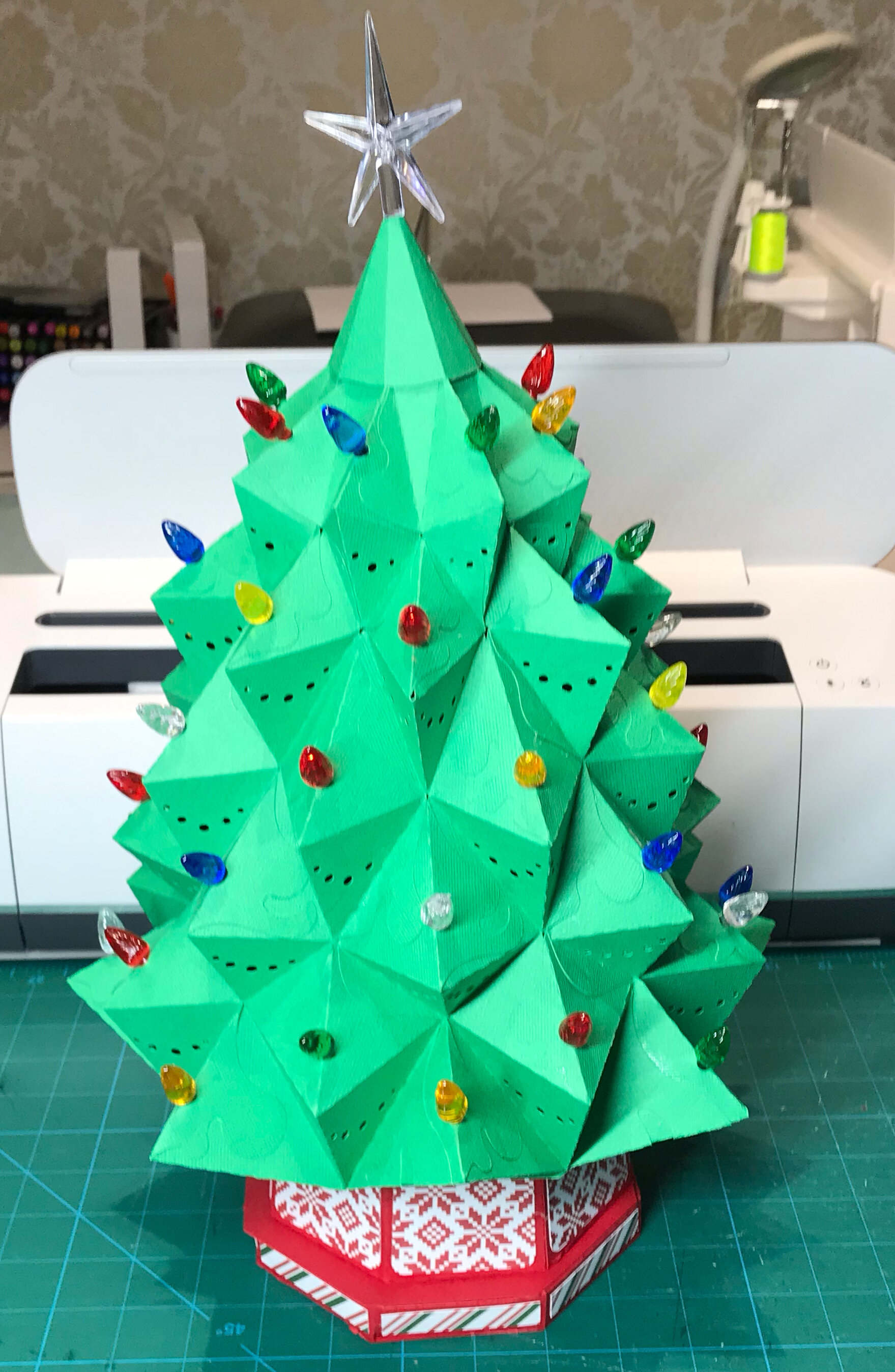 Christmas Craft Project with Serger Thread Cones  Christmas craft  projects, Alternative christmas tree, Alternative christmas