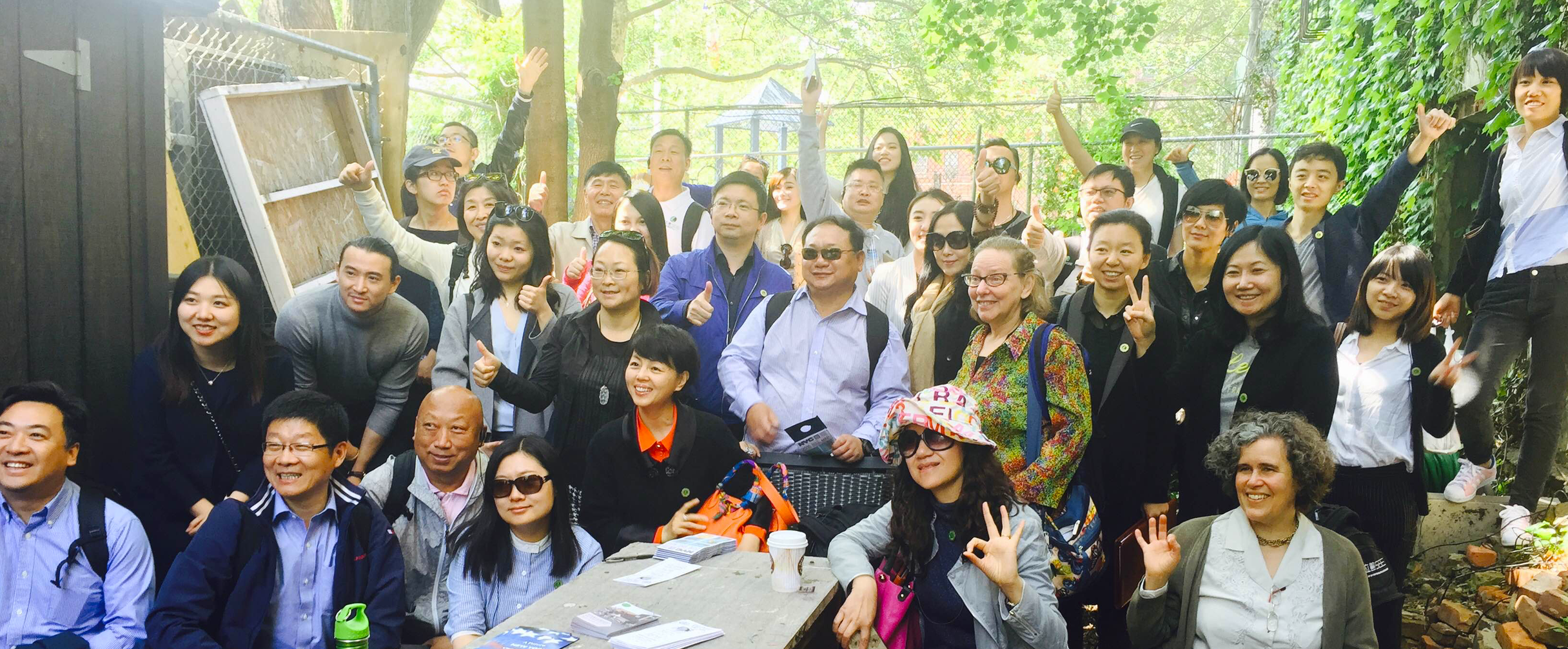 On tour with Wendy, Chinese CSR experts visit her community garden