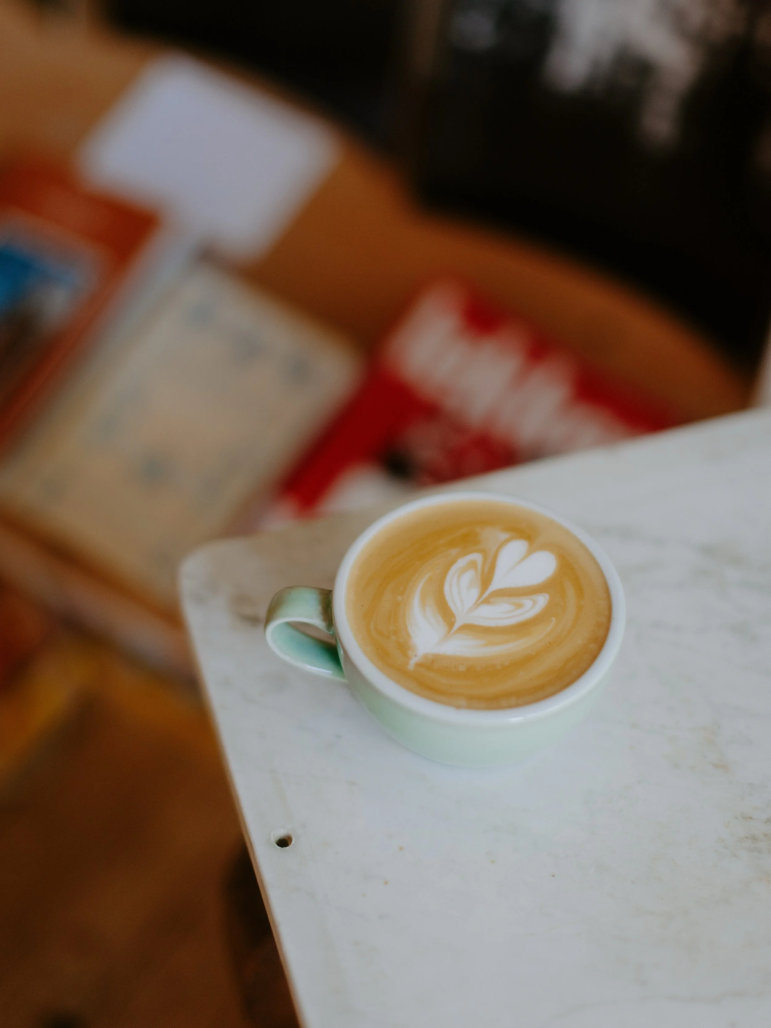 Het was stil hier! Ik was in Portugal met m&rsquo;n gezinnetje. Op bezoek bij @biffydebus! ☕️ 🏄 🌊 ☀️ 

En nu weer uitgerust en ge&iuml;nspireerd aan de slag. ✨ Er staan zoveel leuke shoots op de planning. Ik kan niet wachteeeeen. 🧡

Wel veel koffi