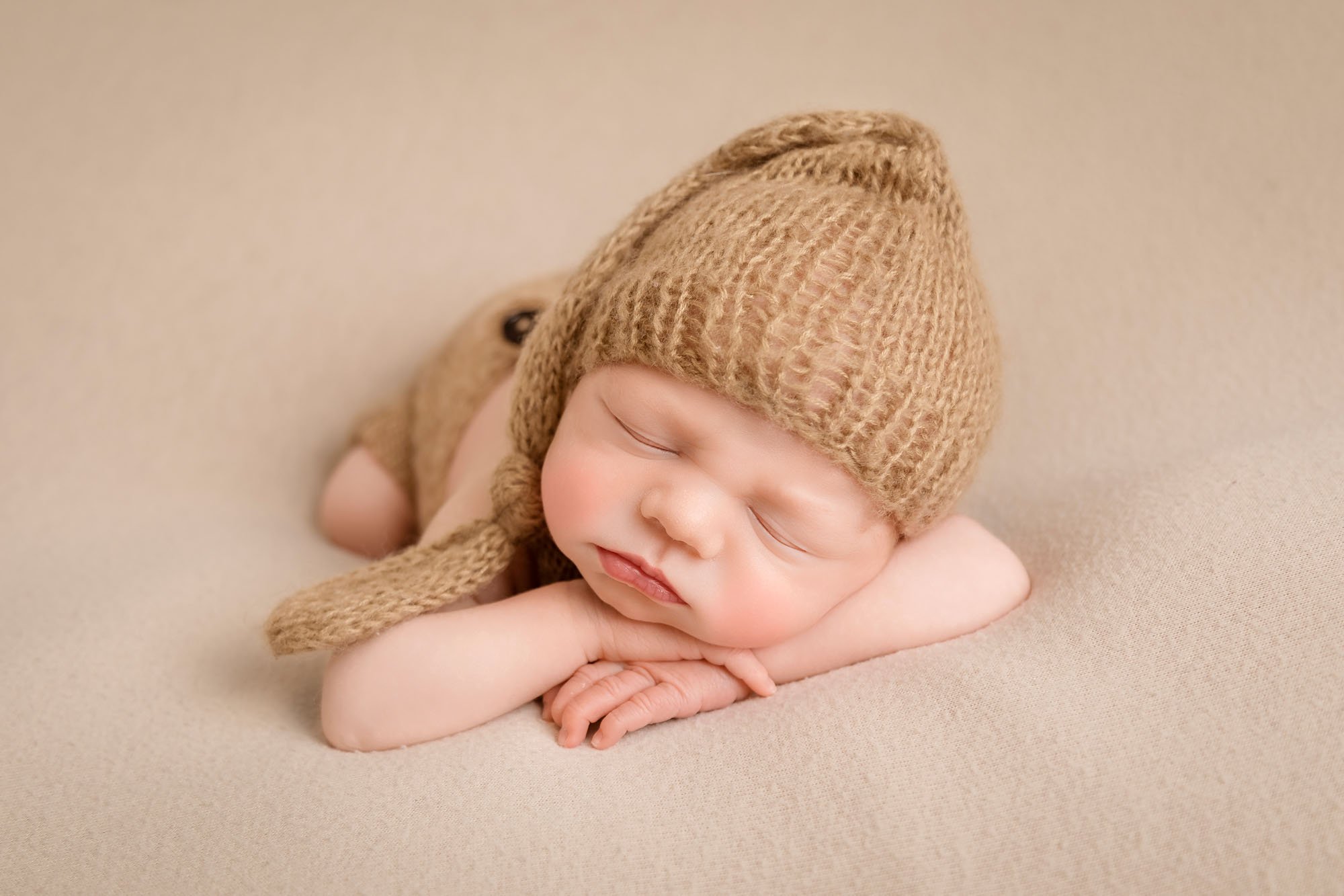 newborn-photography-in-leeds-baby-boy-neutral-cream-brown-sleepy-hat.jpg