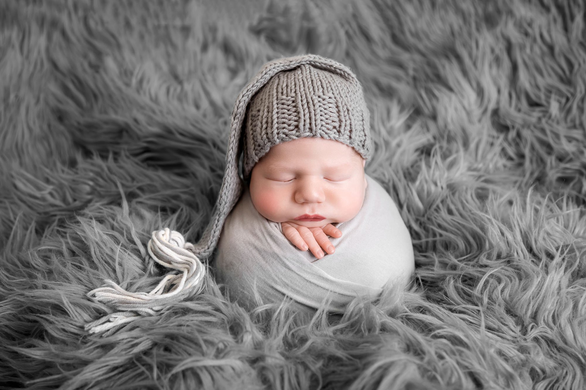 Newborn-photography-in-leeds-baby-swaddled-grey.jpg