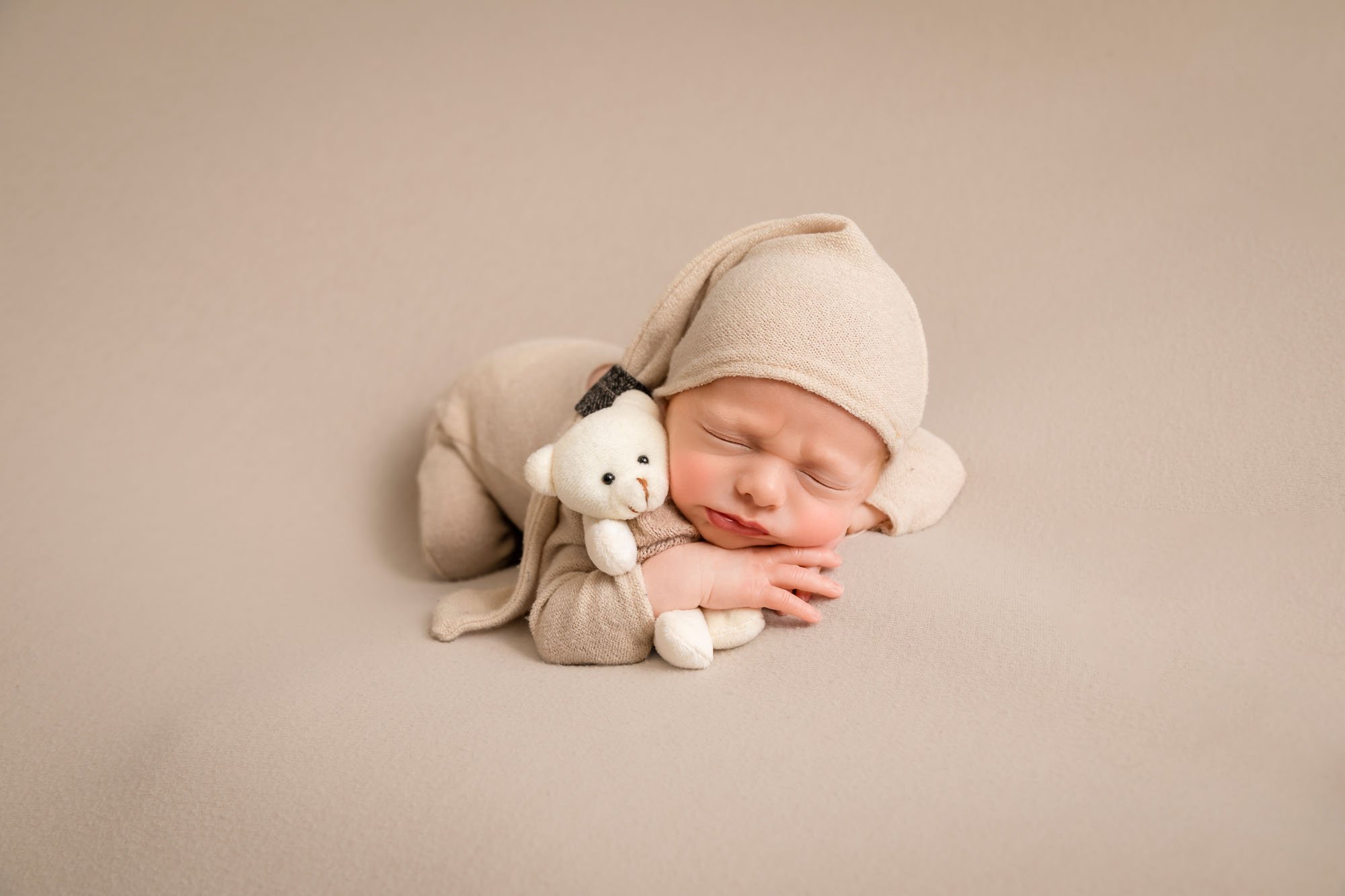 Newborn-photography-in-leeds-boy-in-cream-teddy-bear.jpg