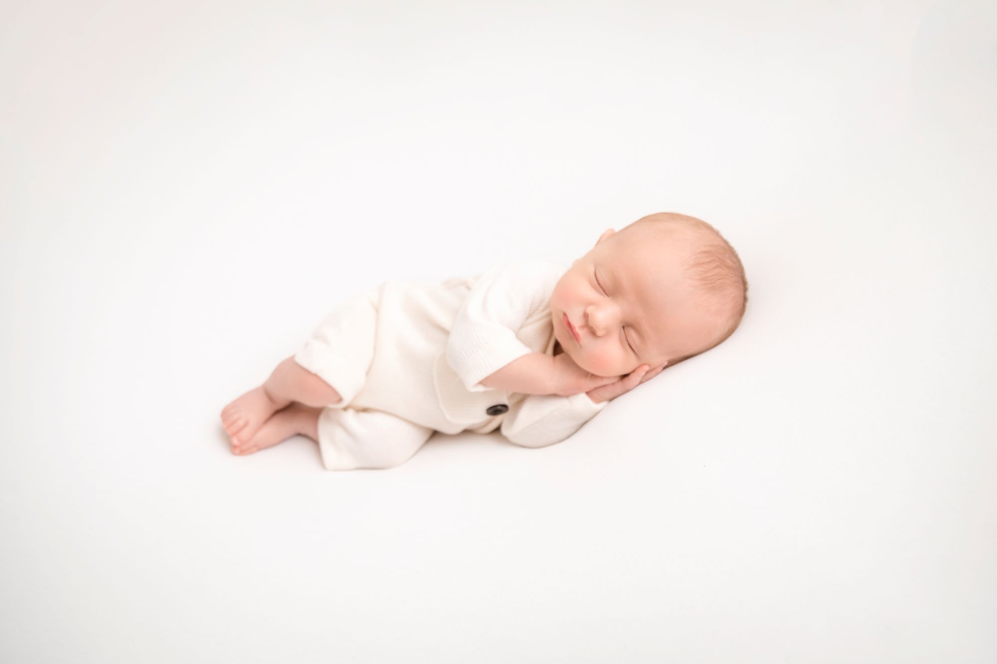 Newborn-photography-in-leeds-newborn-on-white-cream.jpg