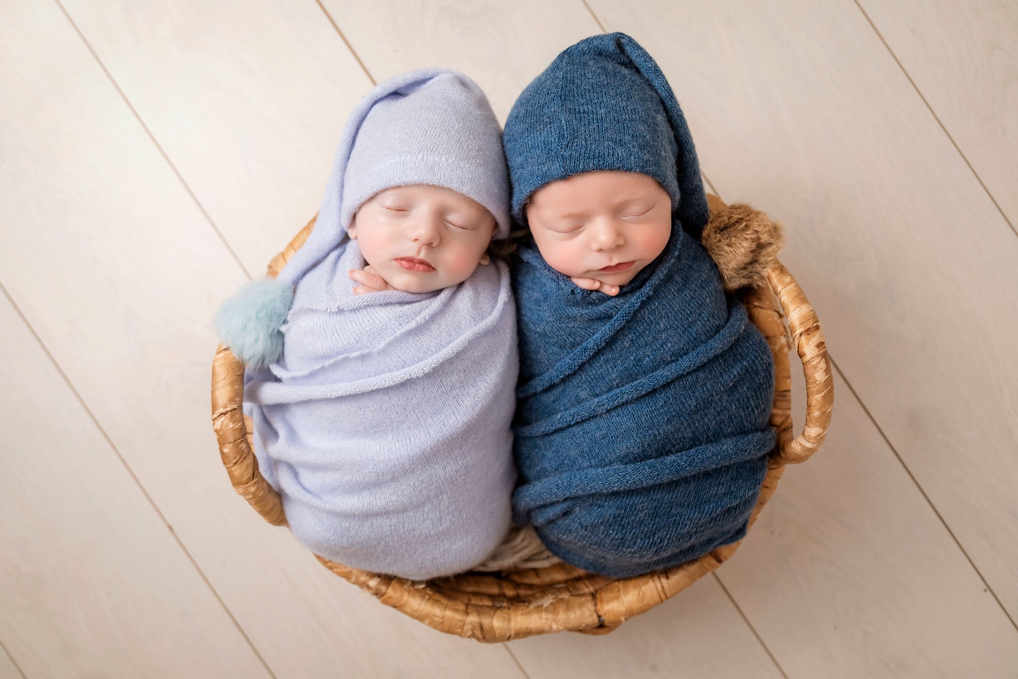 Newborn-photography-in-leeds-twin-boys-wrapped.jpg