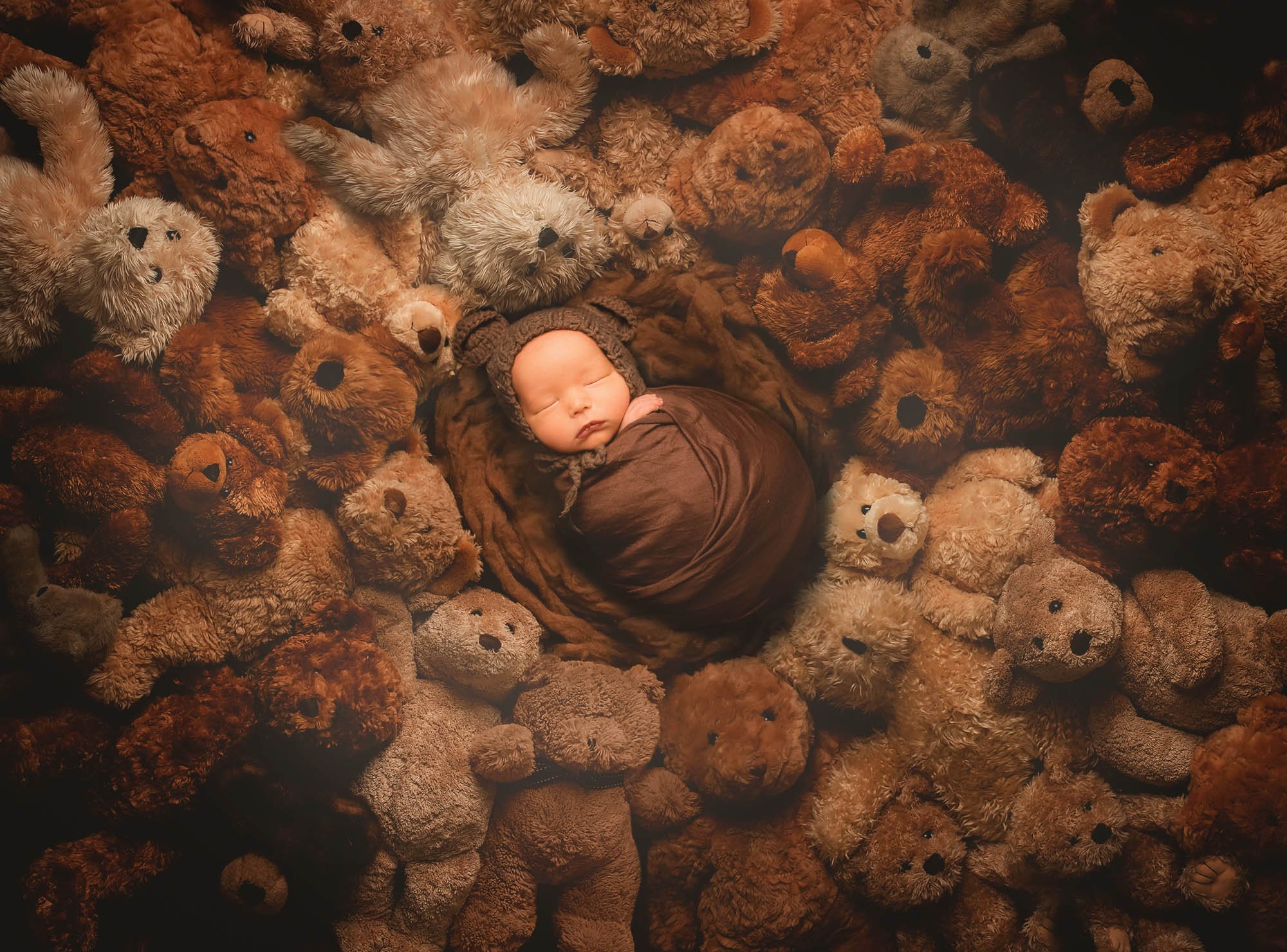 Newborn_photography_in_leeds_bear_baby_browns.jpg