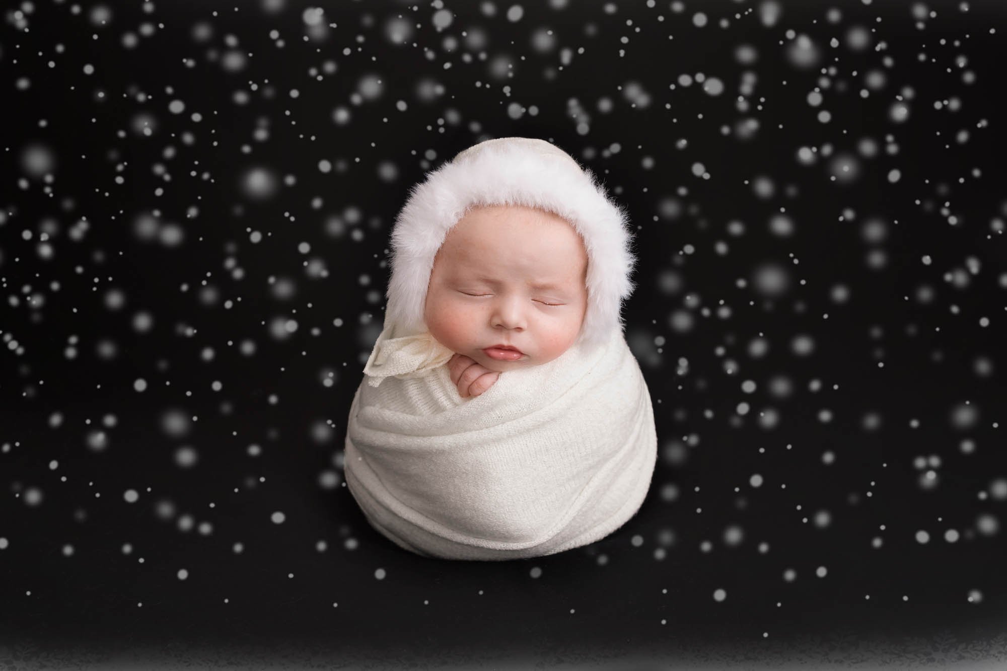 newborn_photography_in_leeds_digital_snow_fluffy_hood_parka.jpg