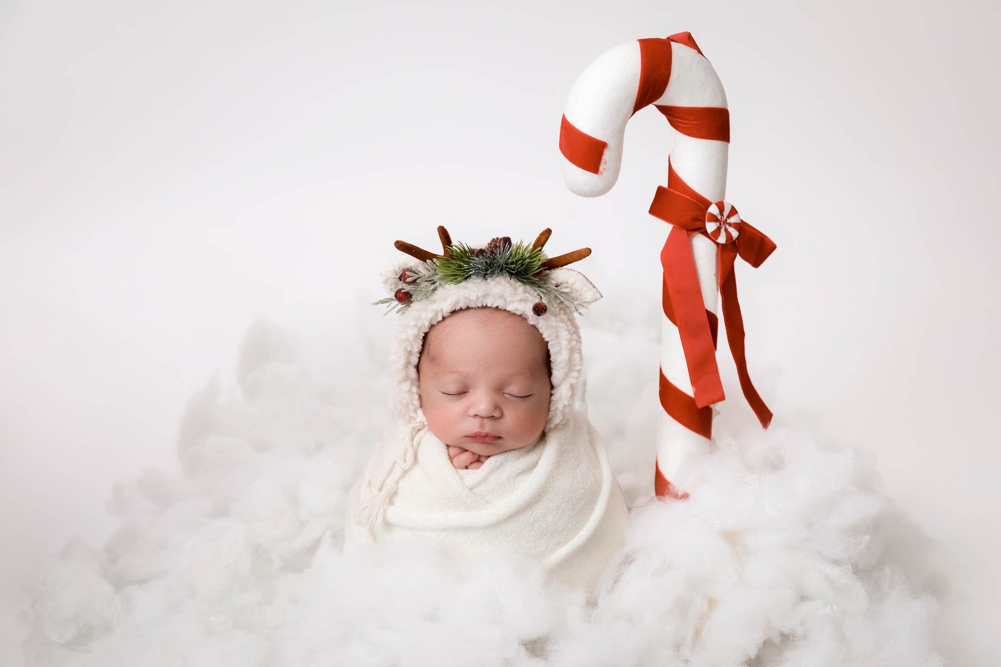 newborn_photography_in_leeds_christmas_candycane_reindeer_wintery.jpg