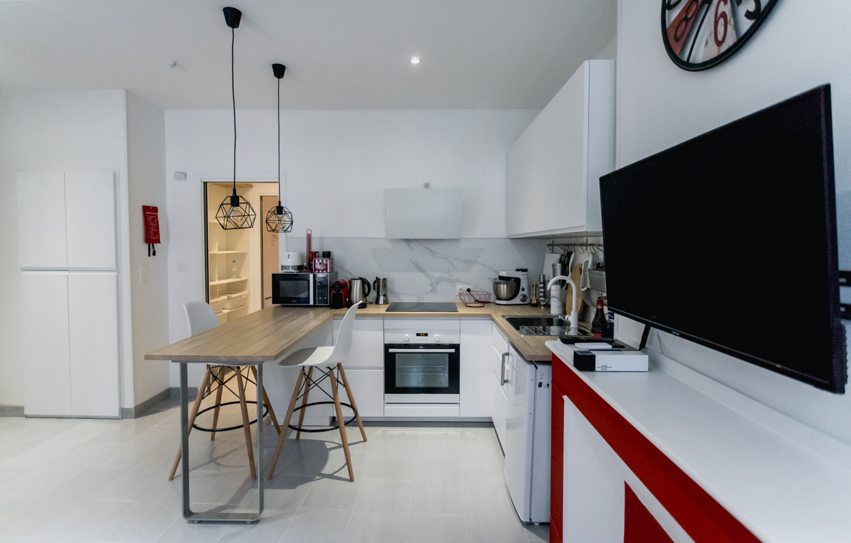 Geoffrey-Lucas-comissions-rent-home-toulouse.jpg