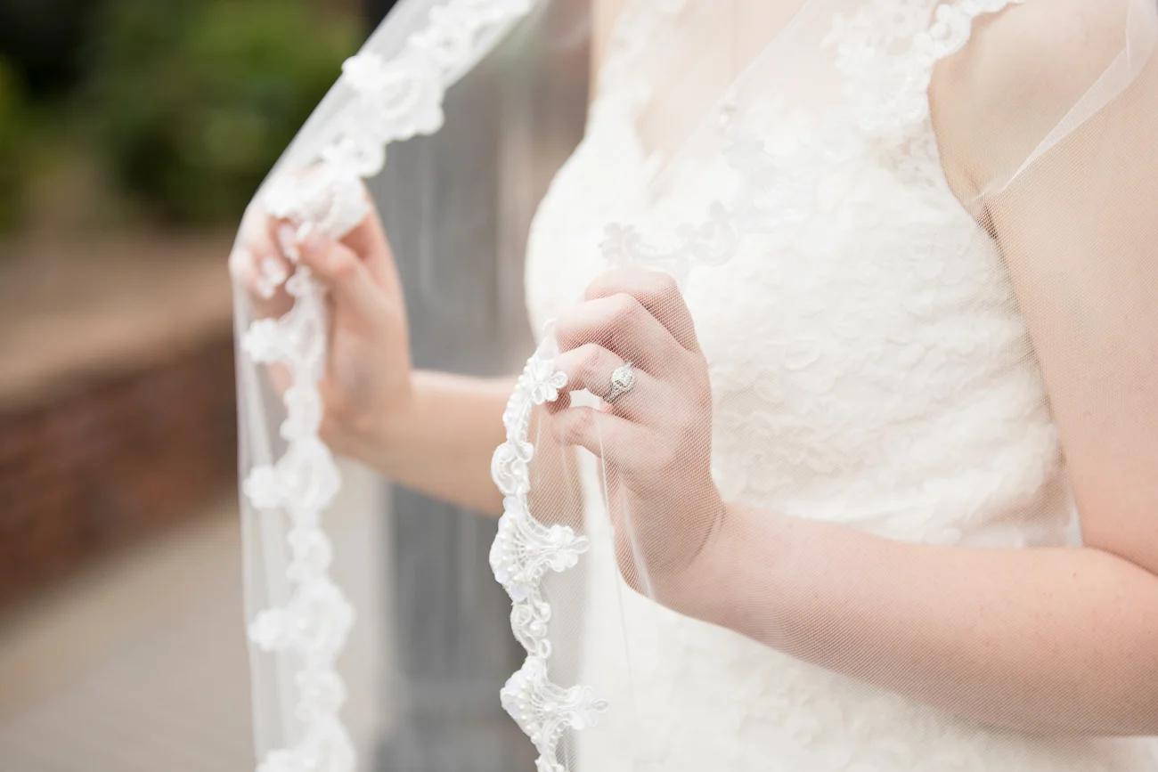 I loved the delicate details of Melanie's veil!