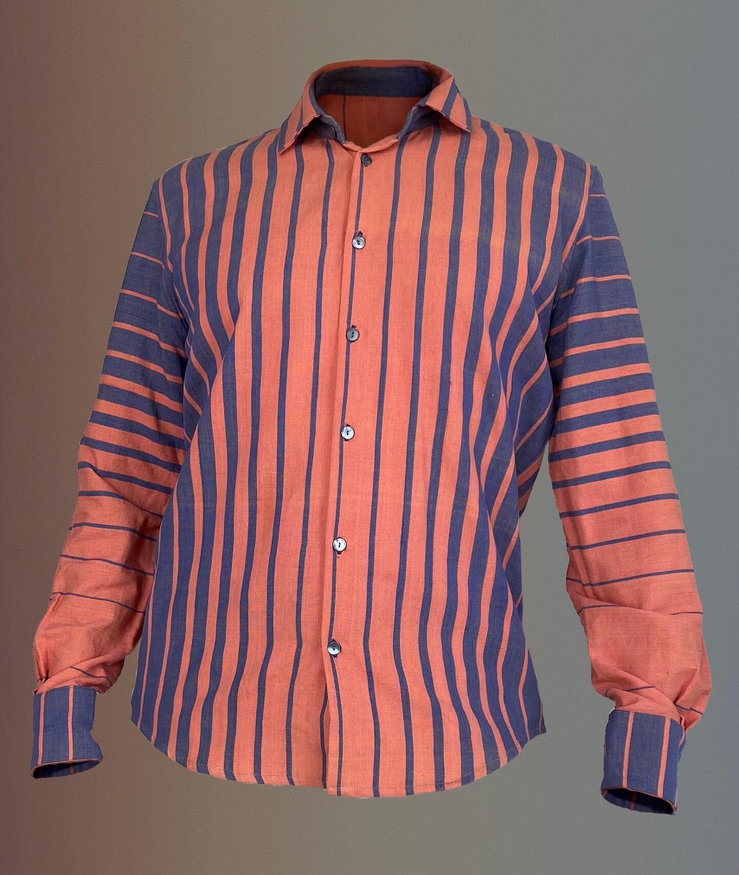 Men&rsquo;s shirt in Peachy Gradations
Available @thecanvasnyc @oculusnyc 

#organicmenswear #sustainablemenswear #madeinafricashirt #handwovenshirt #organiccottonshirt #organiccottonmensshirt