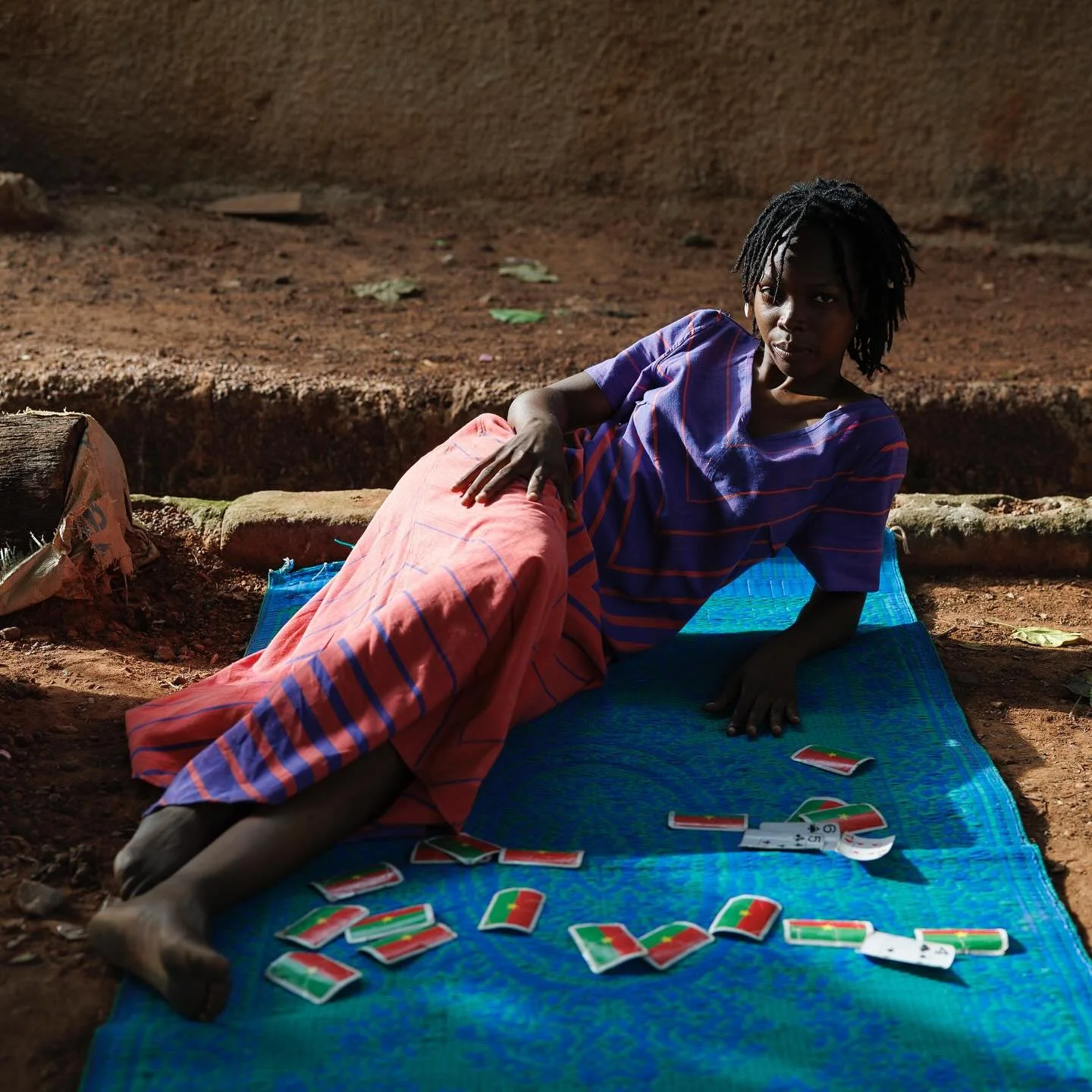Play your wild card
 The Rosie Gradations dress made to order and to measure.
Modeled by @nbadoit 
Photo by @misperlens of @magnumfoundation @buildanest 
#madetomeasuredress #madetoorderclothing #sustainablefashion #fashionmadeinafrica