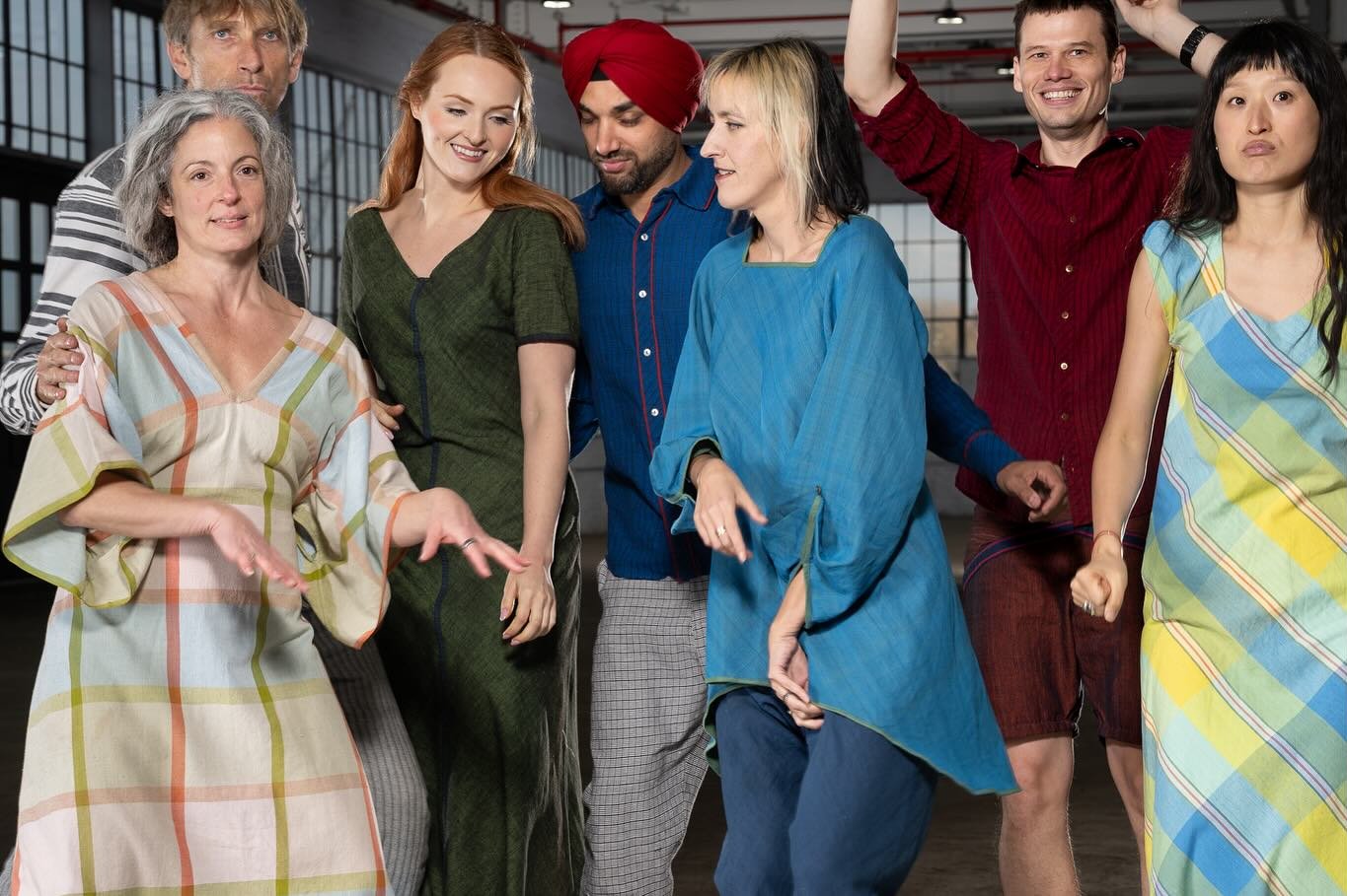 Style for life!
Des habits faites sur mesures en exposition ce week-end &agrave; Paris.

Photo de @maxoglesbee 
Modeling de @couturebomb @talwarjags @bekkadawn @nilsnusens

#habitssurmesure #vetementscotton #vetementstiss&eacute;smain #stylemadeinafr