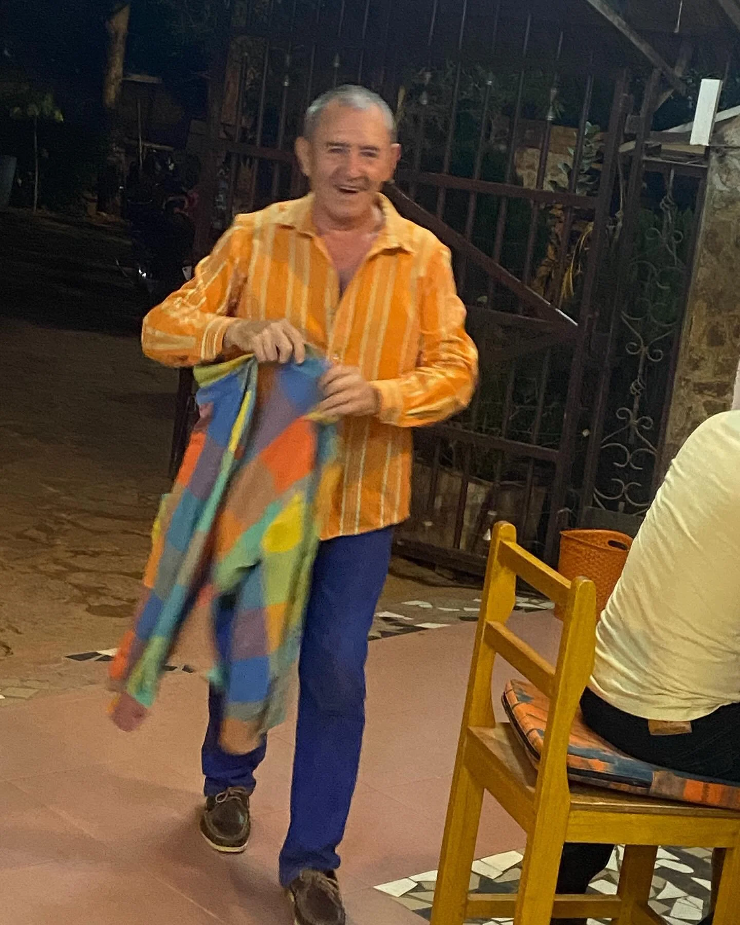 Giani trying his new Xoomba shirts on

#organiccottonshirt #africanmadeshirt #artisanmadeshirt #colorfulshirt