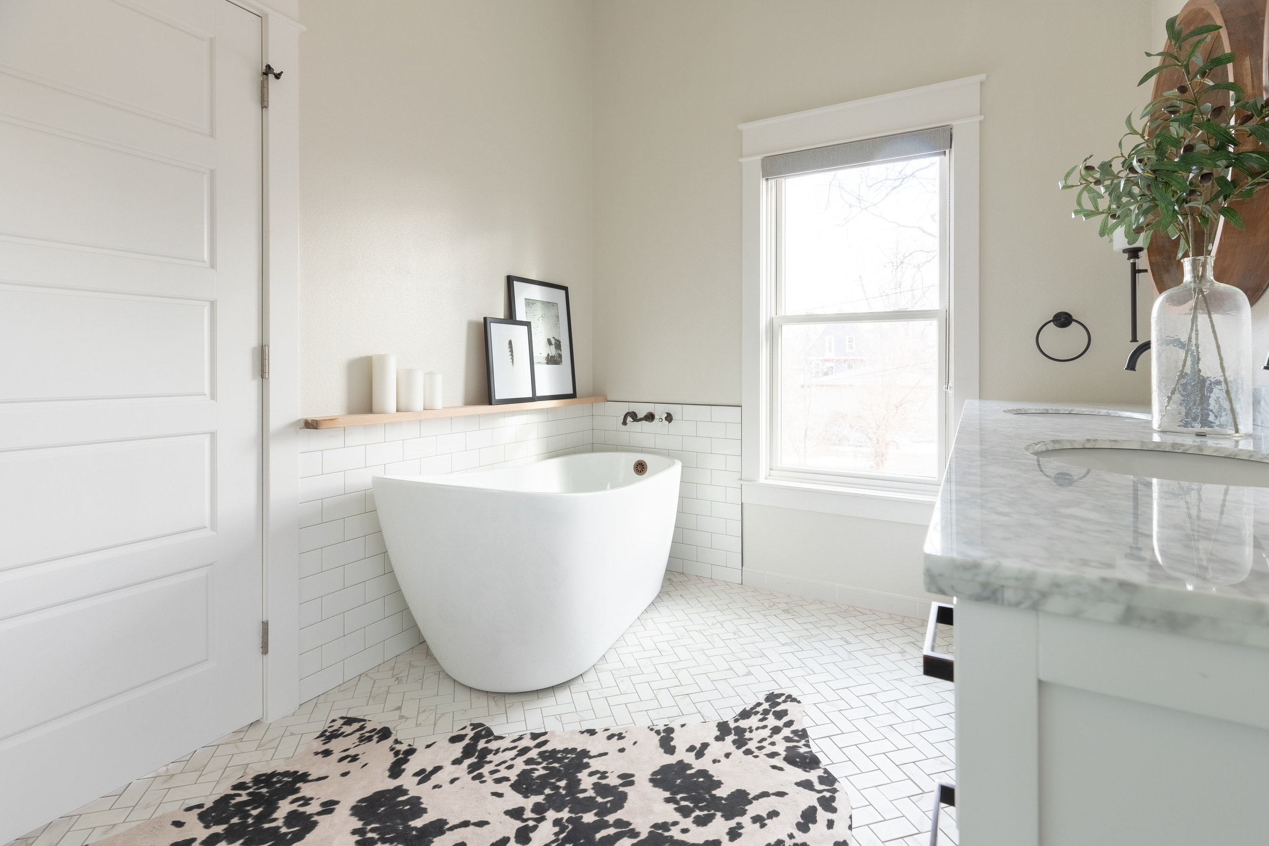 22nd Ave Master Bath Tub Cowhide.jpg
