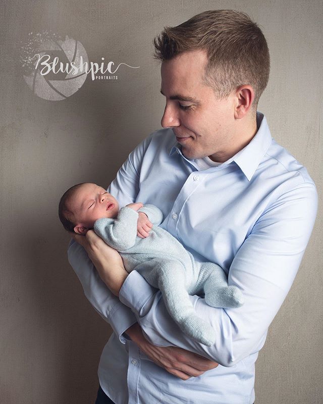 Daddy&rsquo;s little boy 💙 
Knit romper by @baby_love_uk 
#blushpic #familyphotography #portraitphotographer #childrenphotography #mtlphotographer #montreal #fineartphotography #fineart #newbornphotography #newbornphotographer #newbornphoto #mtlnewb
