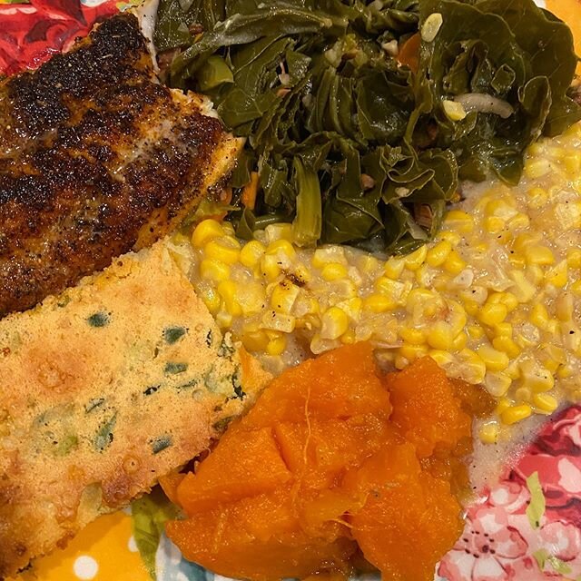 ARE YOU HUNGRY ???!!! Taking orders now for SOUL FOOD SUNDAY!! @notrapkitchen .
.
WE GOT ALL OF THE GOODIES:
BAKED CHICKEN.
OXTAILS .
FRIED CHICKEN  W MS G. SAUCE 
BLACKENED FISH .
MAC .
SWEET POTATOES .
GREENS .
CORNBREAD
PEACH COBBLER
PINEAPPLE UPS