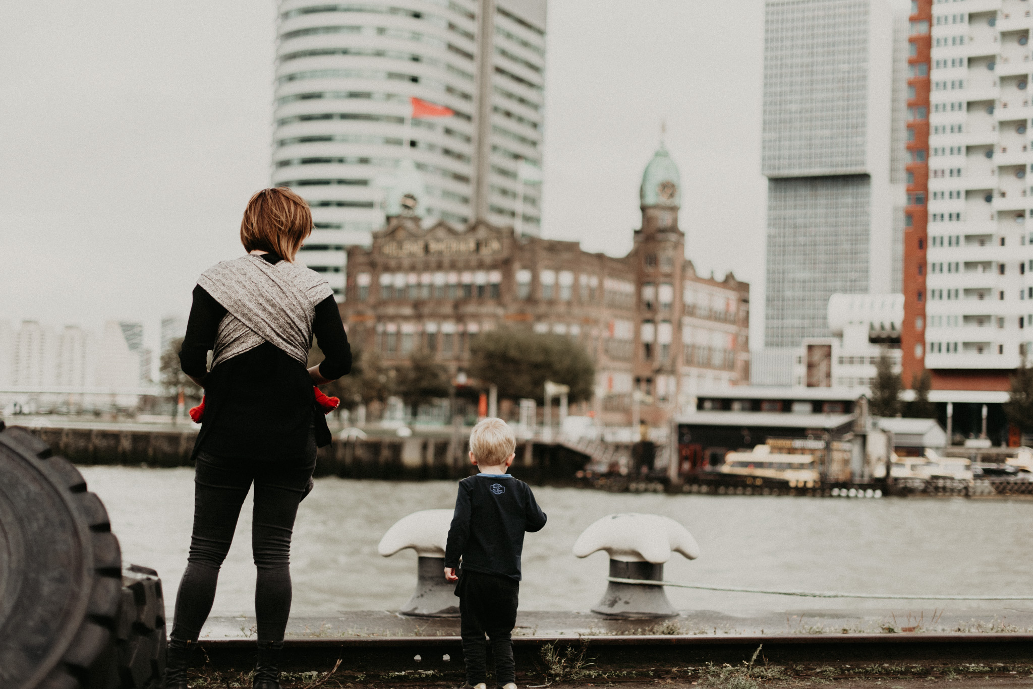 Rotterdam Family Photoshoot op Kop Van Zuid