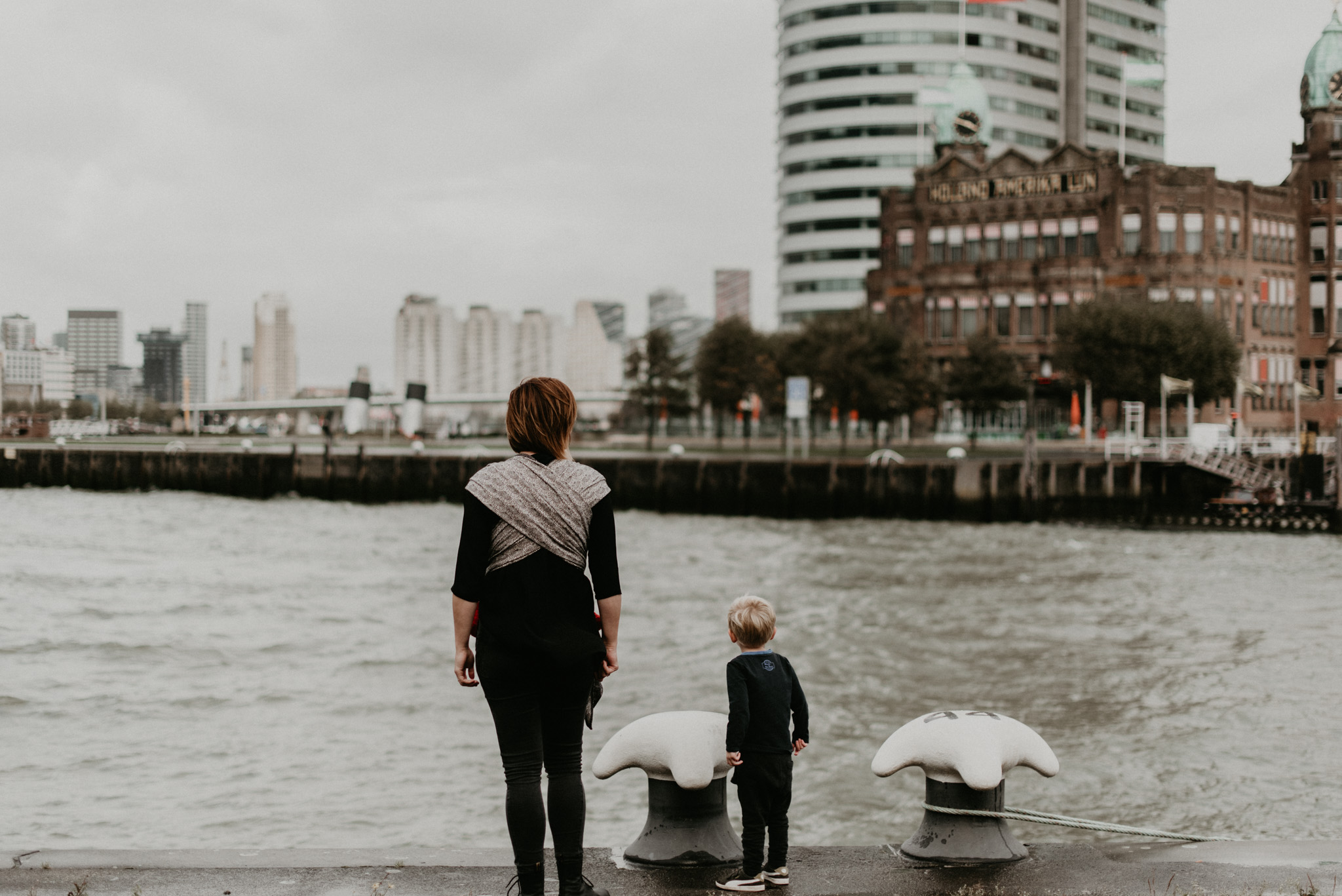 Rotterdam Family Photoshoot op Kop Van Zuid