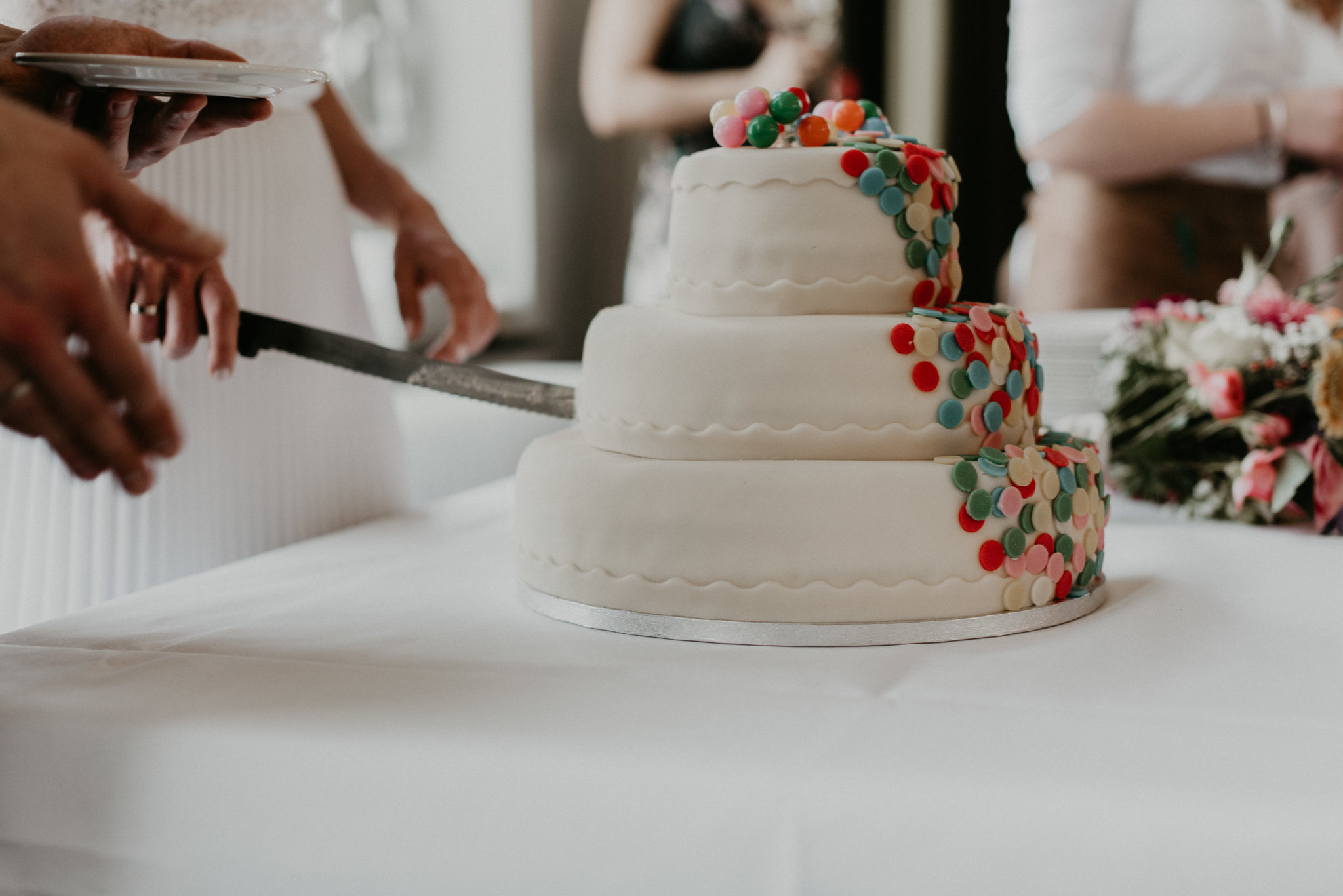 Cutting a wedding cake in De Machinist in Rotterdam, NL