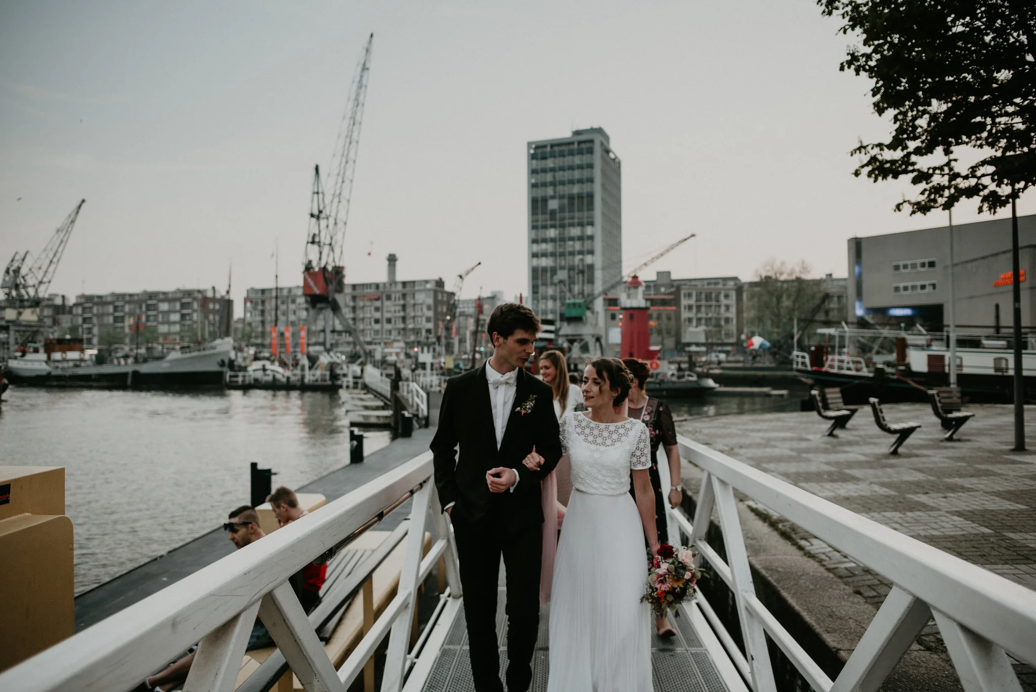 Bride and groom walking in rotterdam oude haven