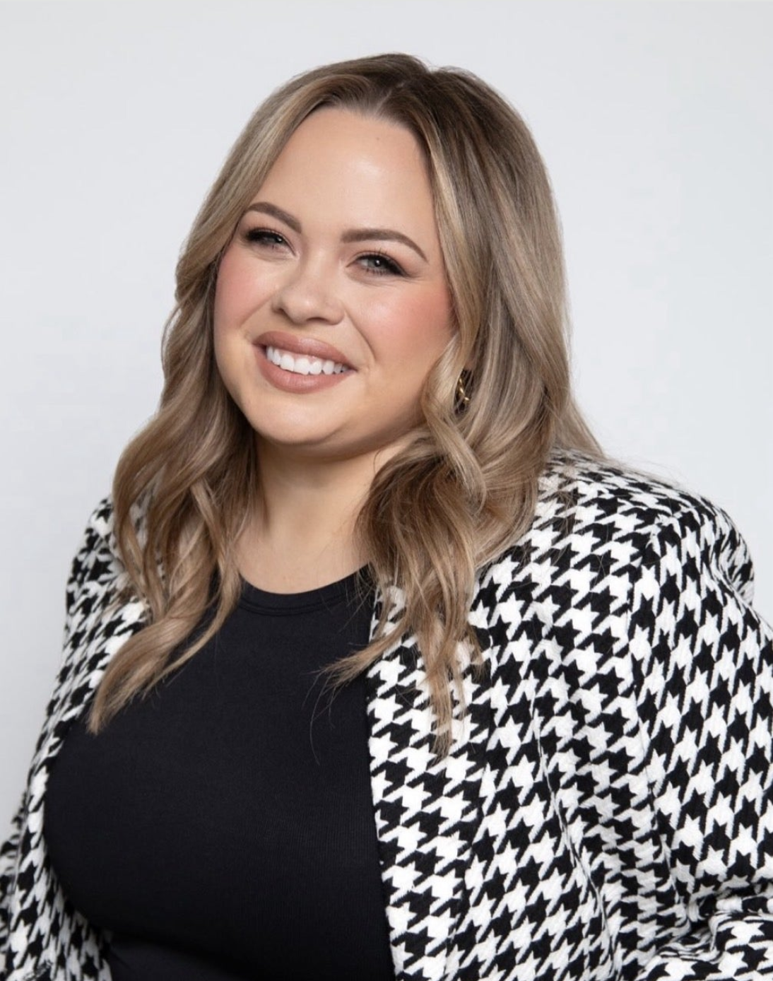 Quinn Mattingly, Folsom, California Hair Stylist, haircuts, hair color, highlighting, blonding services