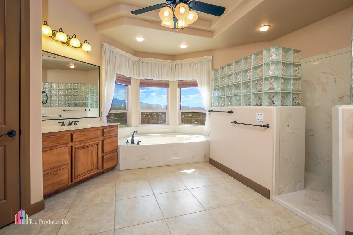 160831-475 Park View Drive-0238-edit-edit- MLS.jpg