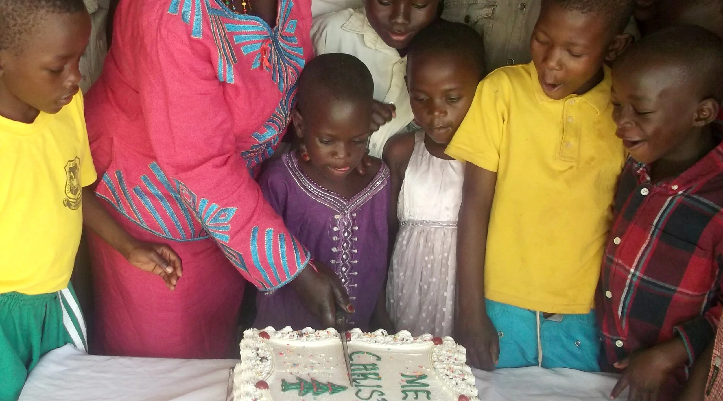 Cake, smiles and HAPPY CHRISTMAS 