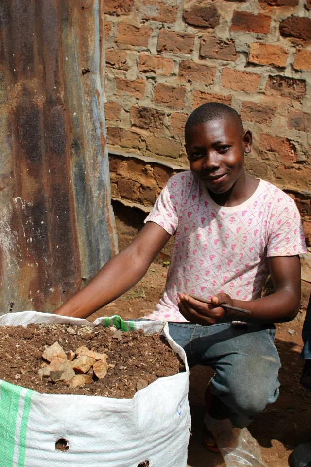 How to make an awamu sack garden for growing you own veg