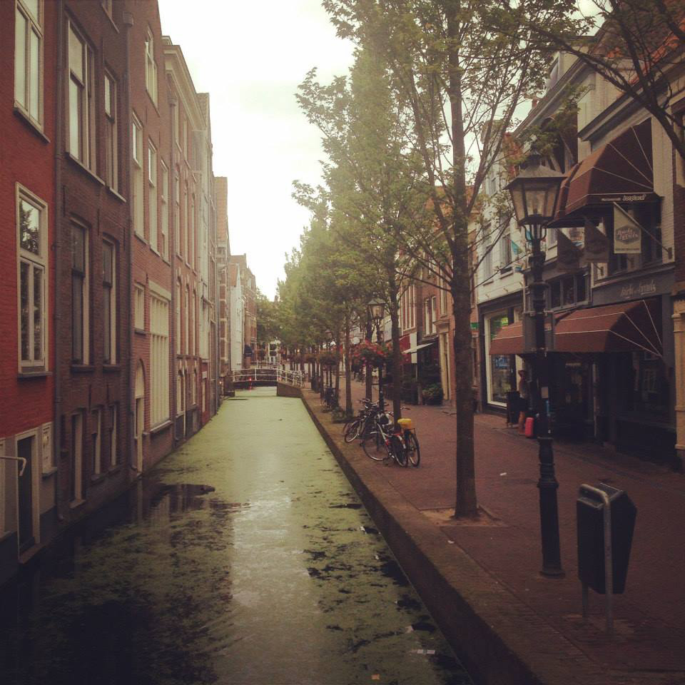 delft-canals-in-the-am.jpg