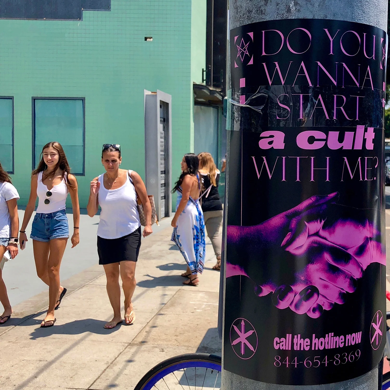SONY MUSIC DEPLOYS STREET POSTERS TO LAUNCH A NEW ALBUM