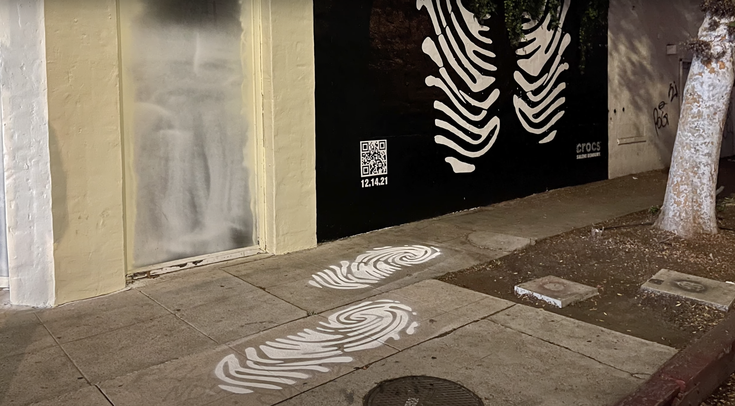 CROCS TAKES SIDEWALK STENCILS TO A NEW LEVEL