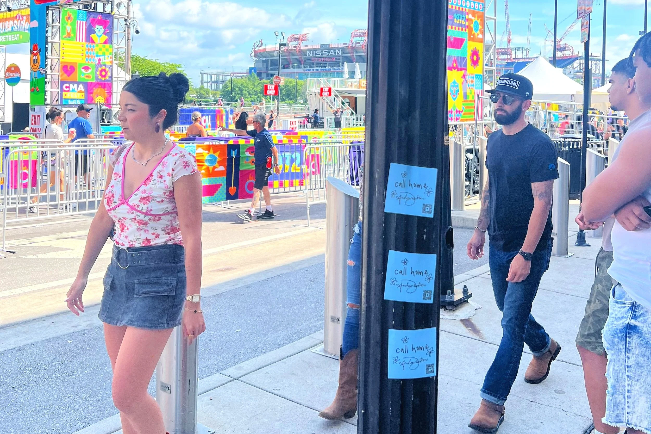 Anslee Davidson Pops at CMA Fest with Sticky Notes