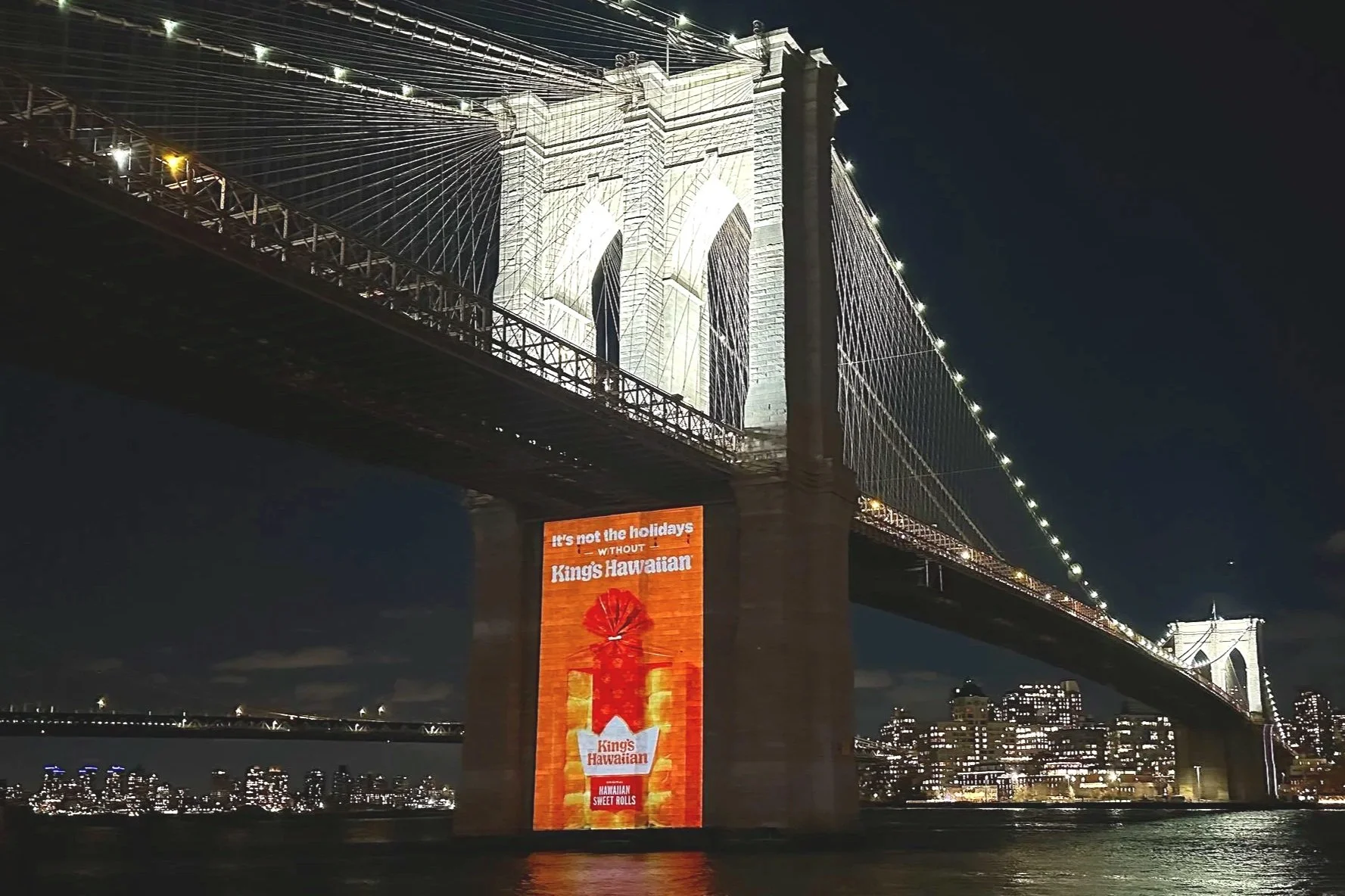 King's Hawaiian Holiday Projections Illuminate The Big City!