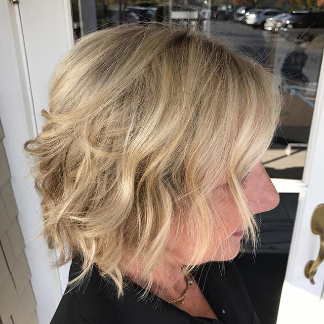 #multicolor #softblends #hilights #salonellemillvalley #beachy #texture #wavyhair#goldwellcolor#kevinmurphyproducts