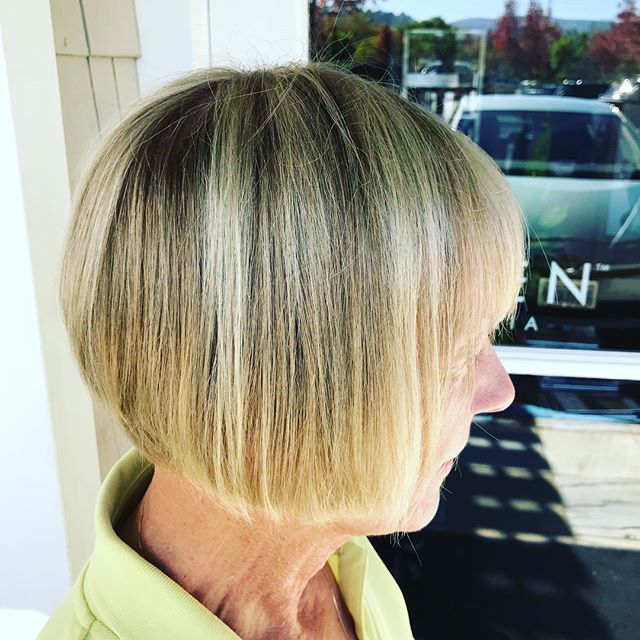 Timeless blonde #salonellemillvalley #dimensionalblonde #noturboringblonde #blonde #naturalblonde #bangs #bob #freshcolor #freshcut #goldwell #professionalcolor #kevinmurphy